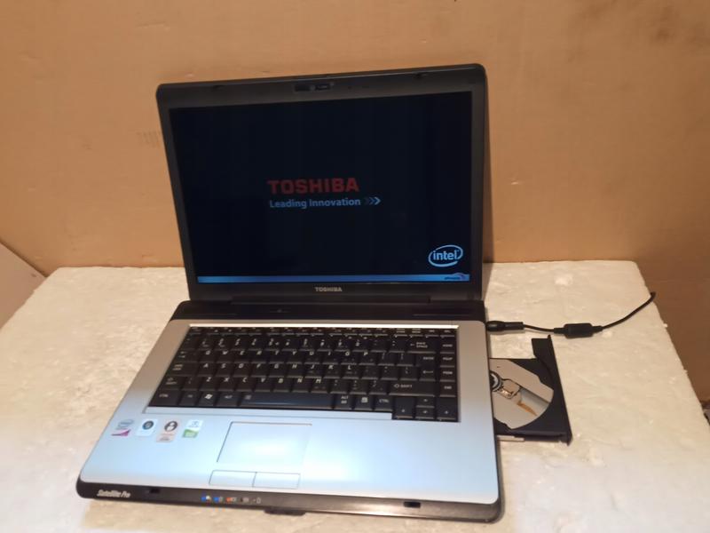 Gdzie znaleźć kartę sieciową do Toshiba Satellite? Praktyczny przewodnik