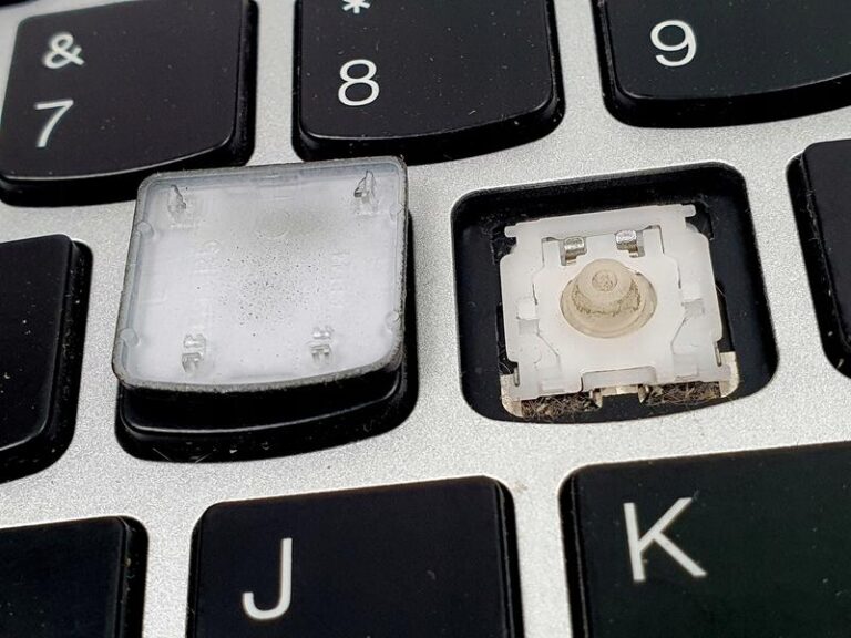 Jak łatwo włożyć klawisz w laptopie Lenovo? Praktyczny poradnik