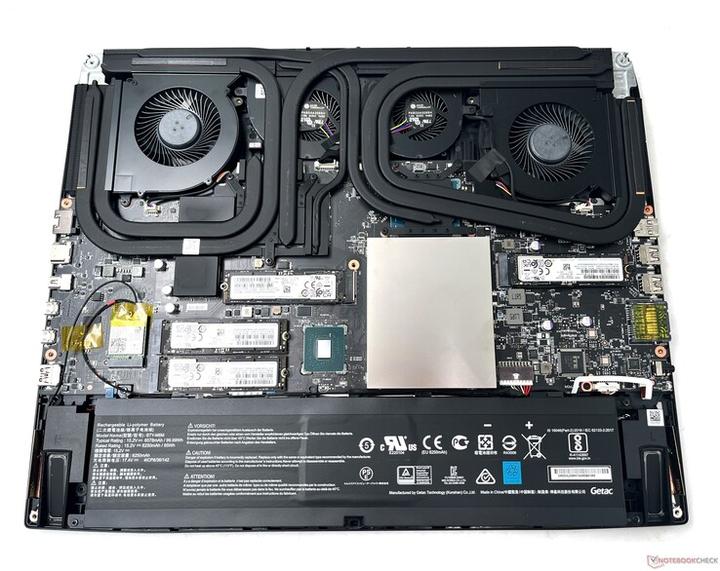 Przygotowanie do rozbiórki laptopa