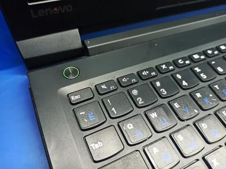 Jak łatwo wejść do BIOS-u w laptopie Lenovo V310?